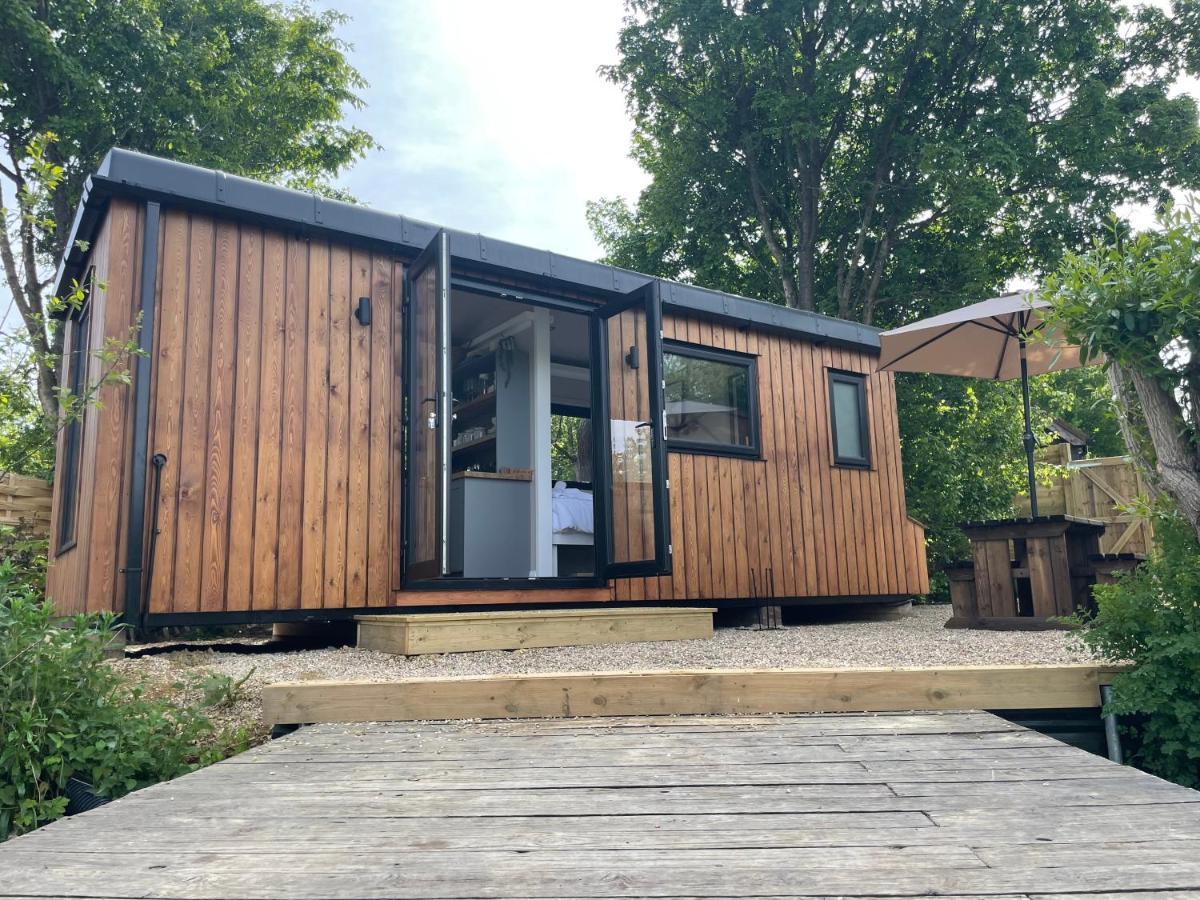 Sumners Ponds Fishery & Campsite Hotell Horsham Eksteriør bilde