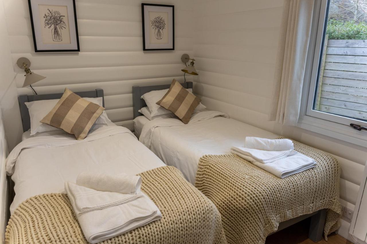 Sumners Ponds Fishery & Campsite Hotell Horsham Eksteriør bilde