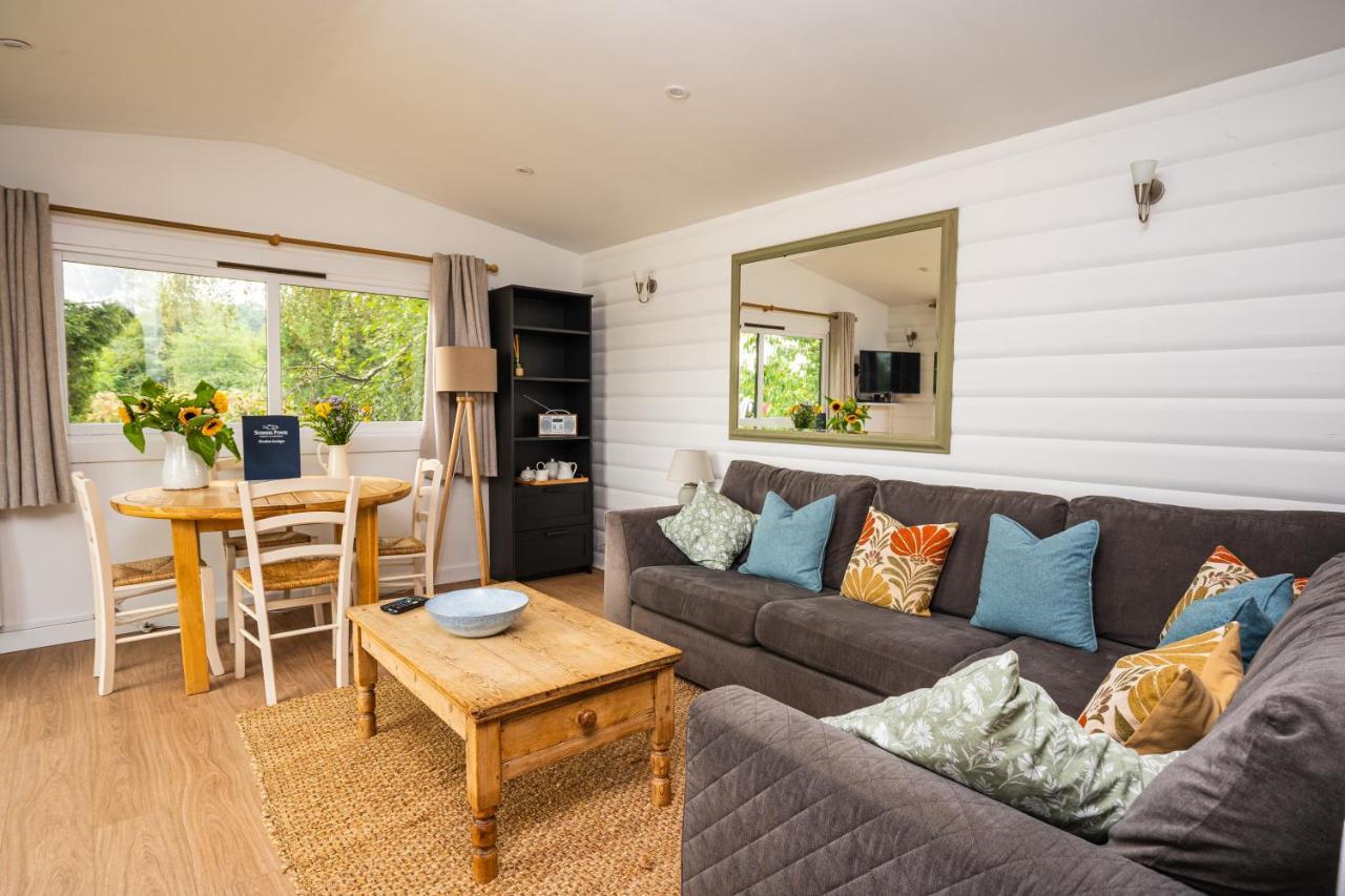 Sumners Ponds Fishery & Campsite Hotell Horsham Eksteriør bilde