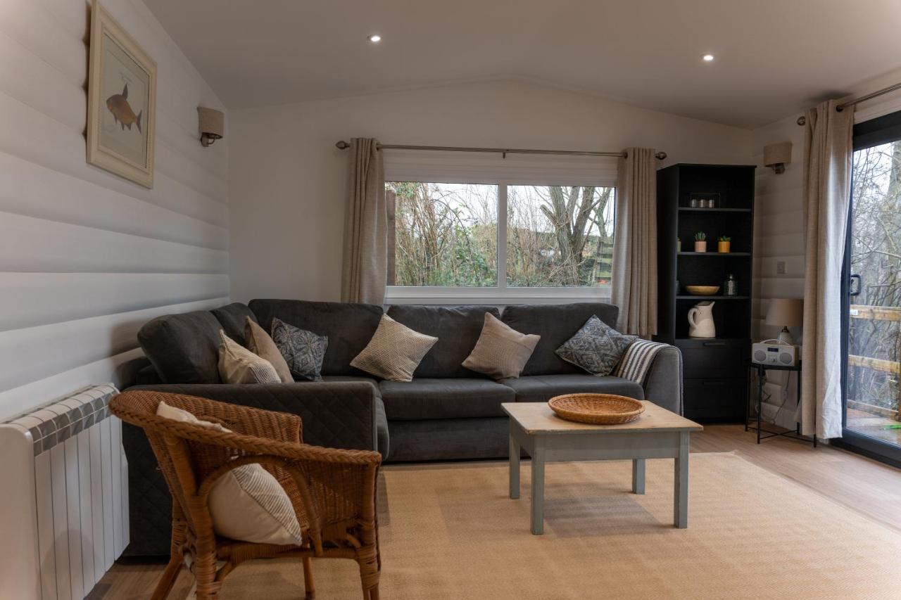 Sumners Ponds Fishery & Campsite Hotell Horsham Eksteriør bilde