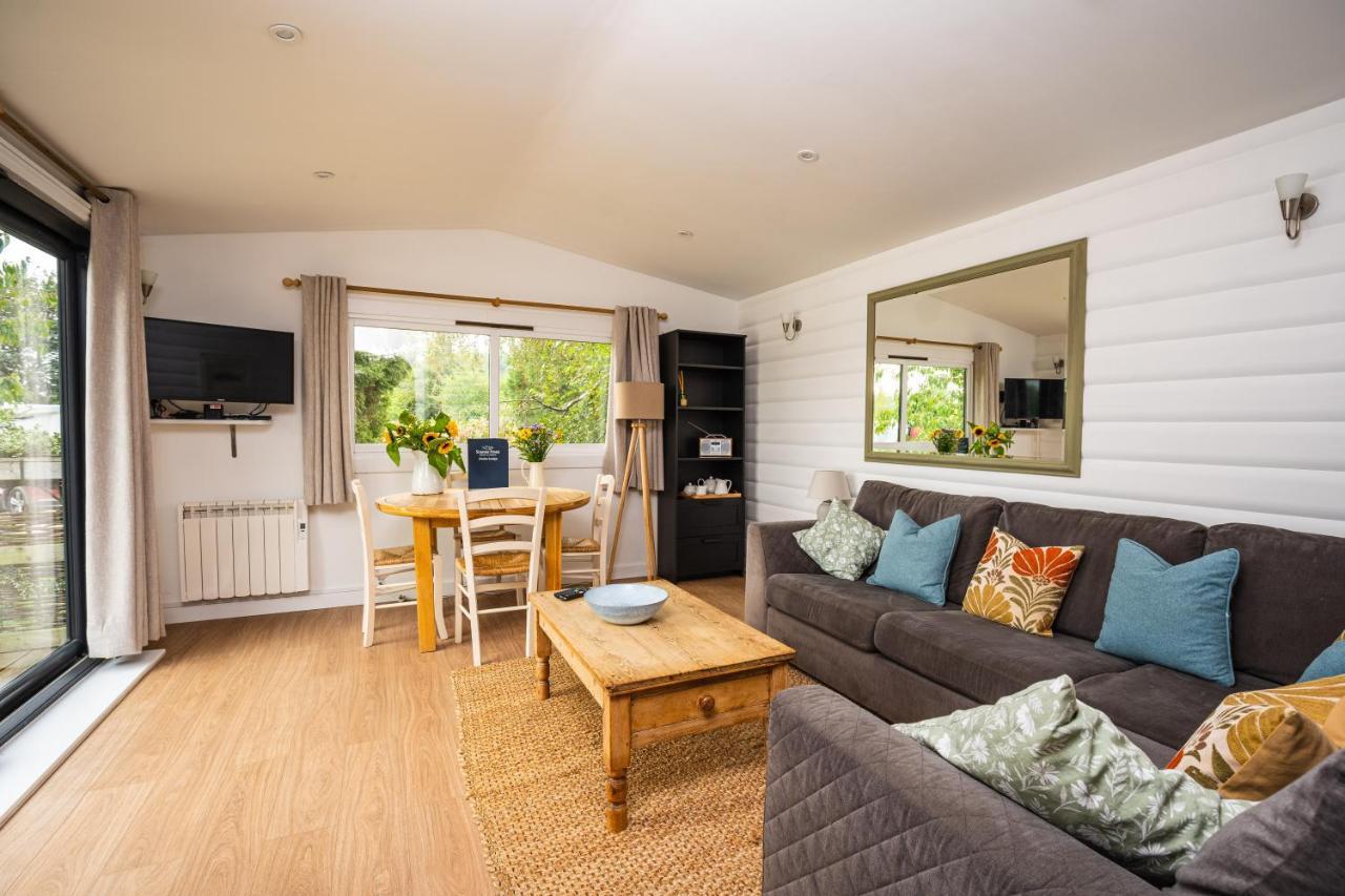 Sumners Ponds Fishery & Campsite Hotell Horsham Eksteriør bilde