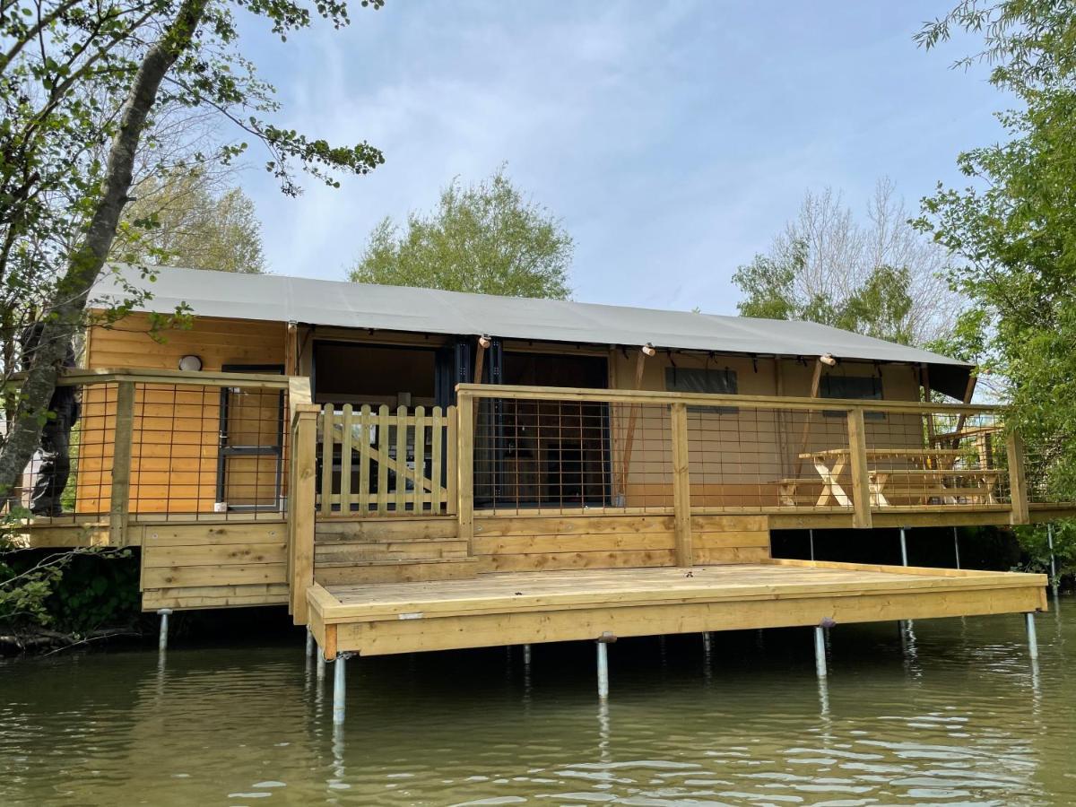 Sumners Ponds Fishery & Campsite Hotell Horsham Eksteriør bilde