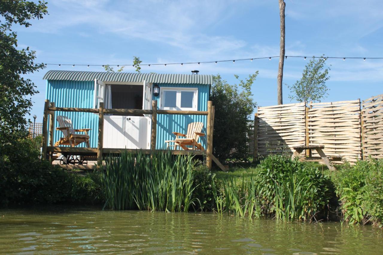 Sumners Ponds Fishery & Campsite Hotell Horsham Eksteriør bilde