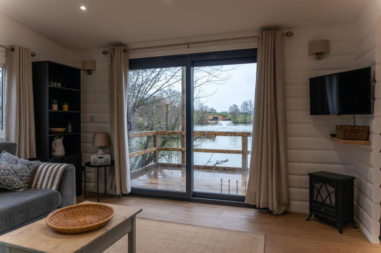 Sumners Ponds Fishery & Campsite Hotell Horsham Eksteriør bilde