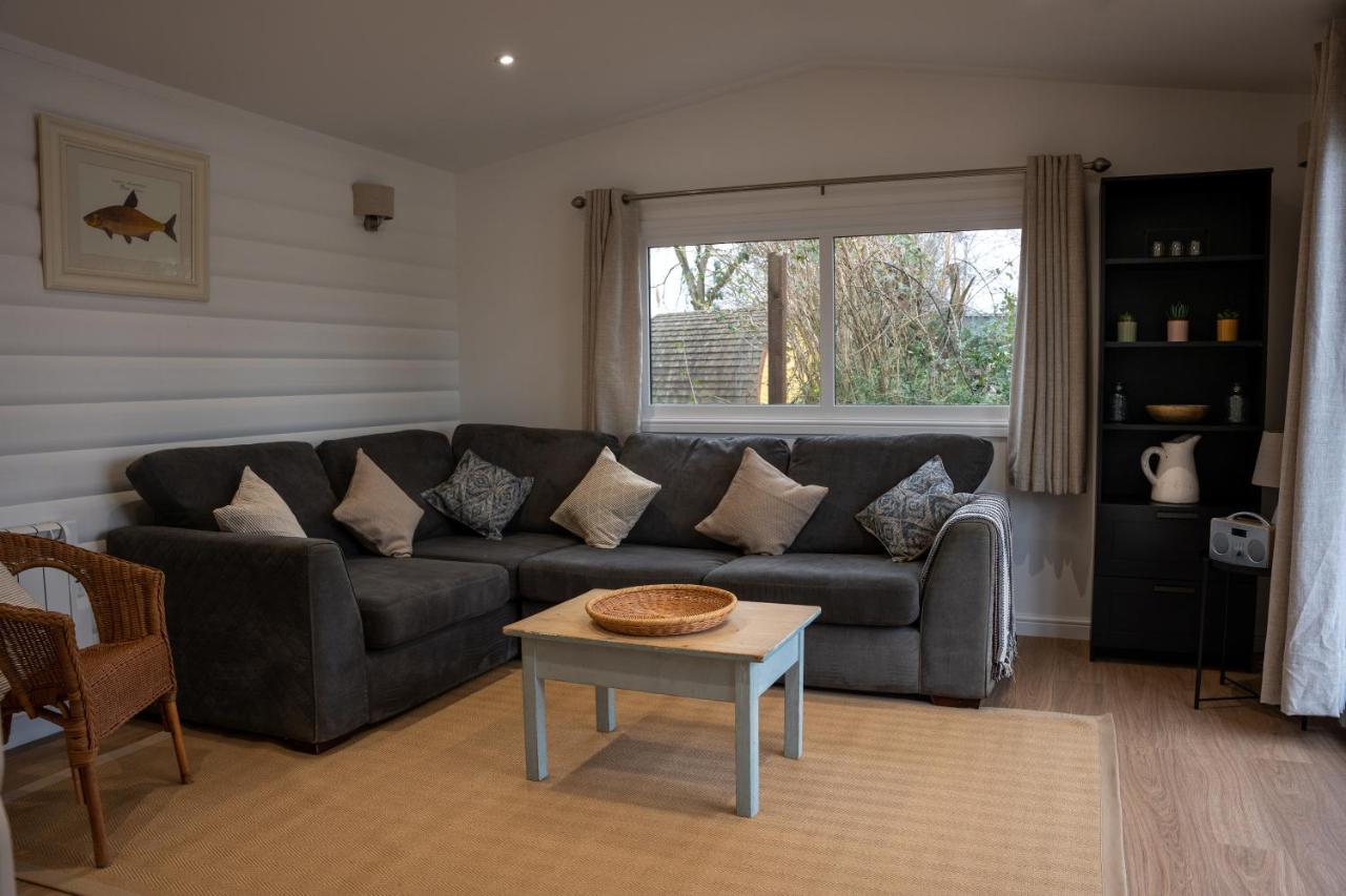 Sumners Ponds Fishery & Campsite Hotell Horsham Eksteriør bilde