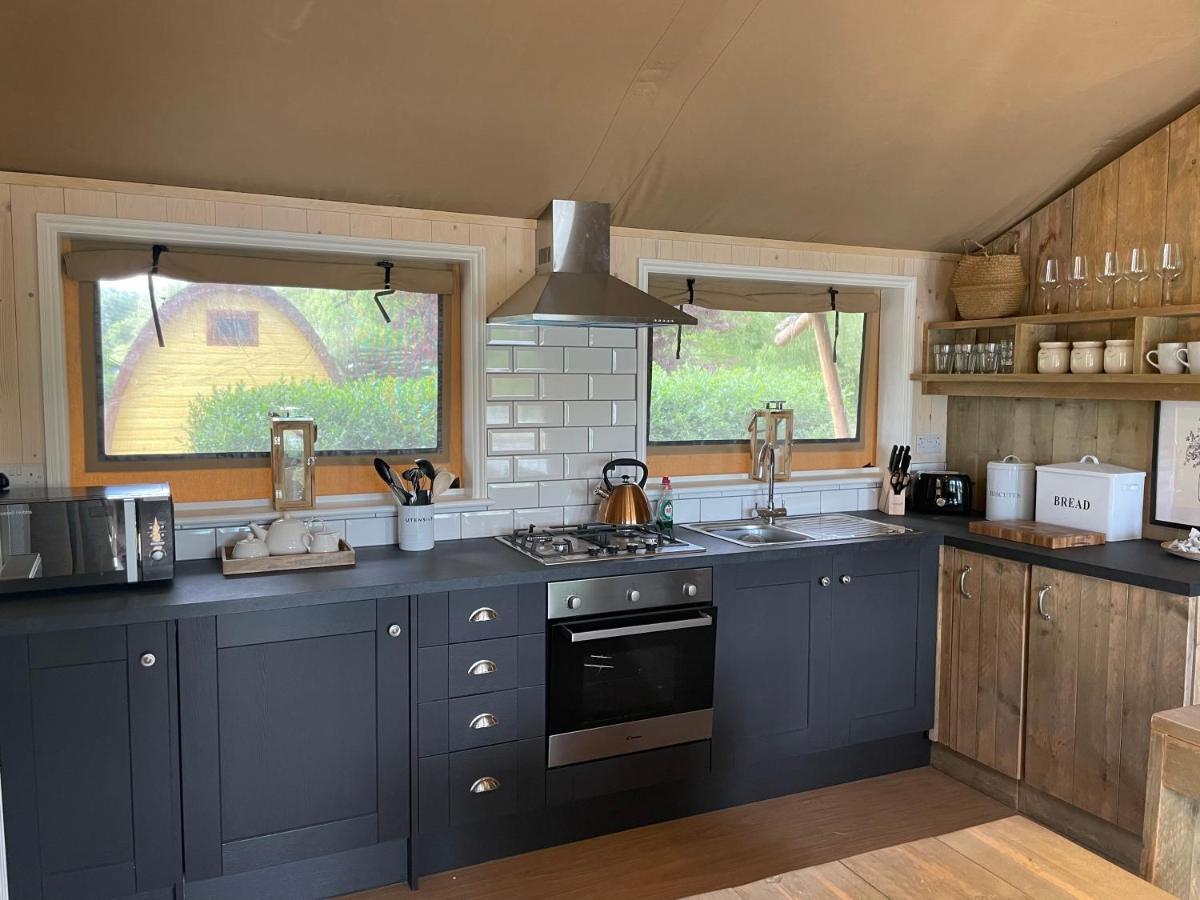 Sumners Ponds Fishery & Campsite Hotell Horsham Eksteriør bilde