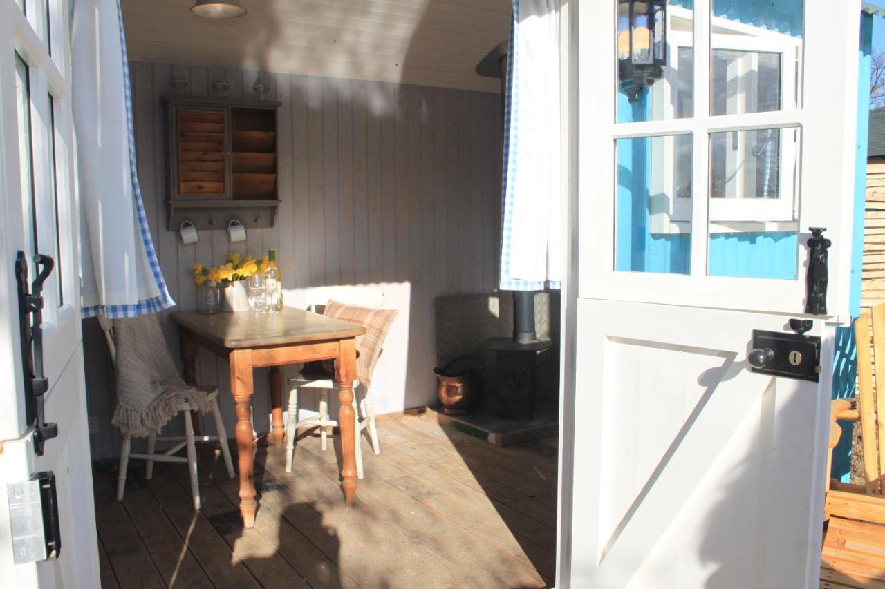 Sumners Ponds Fishery & Campsite Hotell Horsham Eksteriør bilde