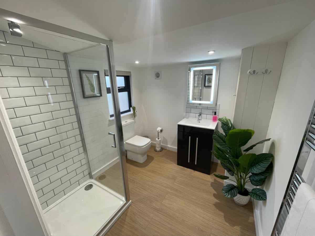 Sumners Ponds Fishery & Campsite Hotell Horsham Eksteriør bilde