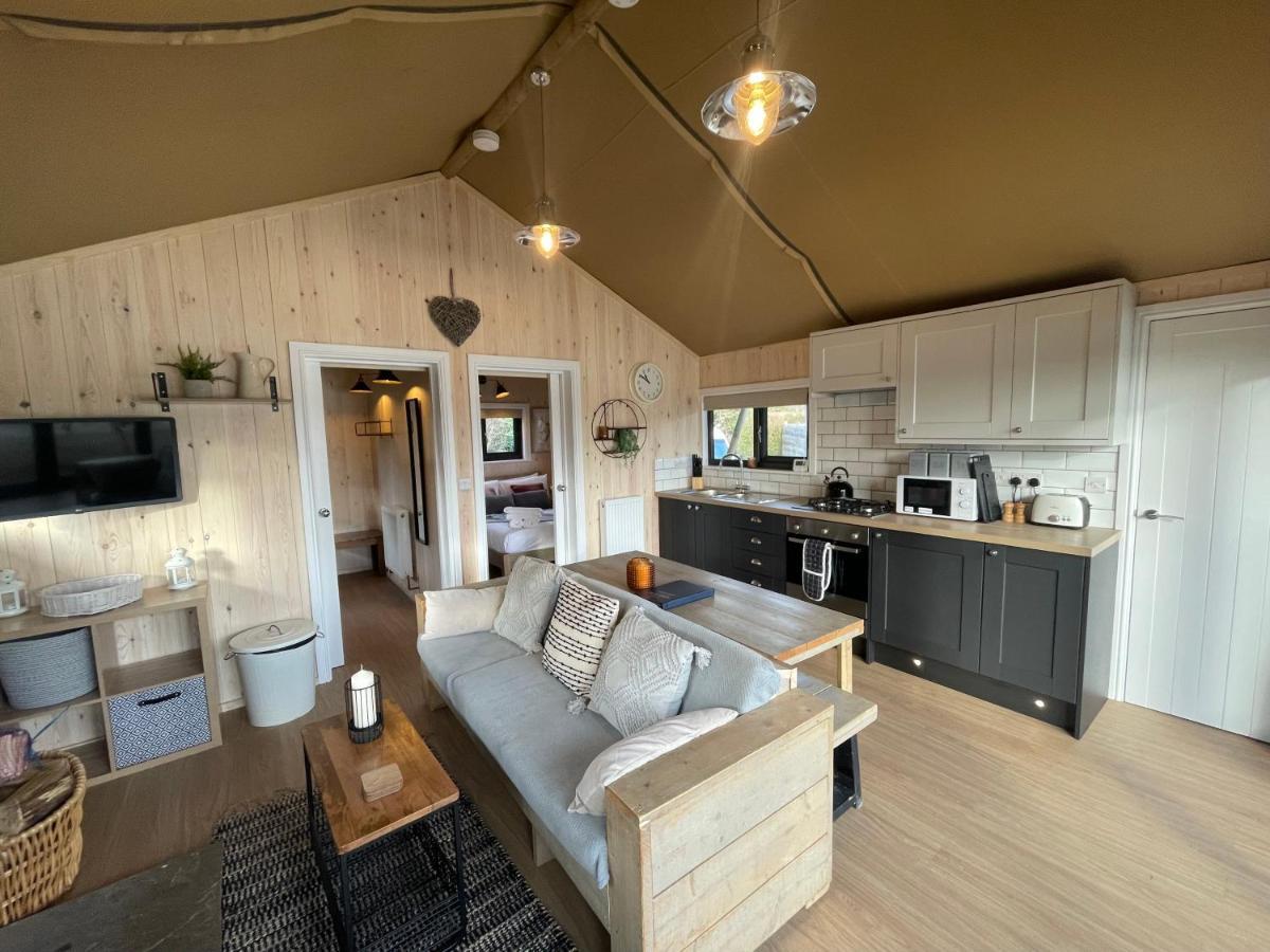Sumners Ponds Fishery & Campsite Hotell Horsham Eksteriør bilde